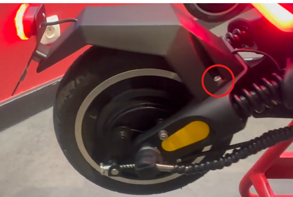 DUALTRON AMINIA & MINI DOUBLE MOTEUR | VIS GARDE-BOUE x 2
